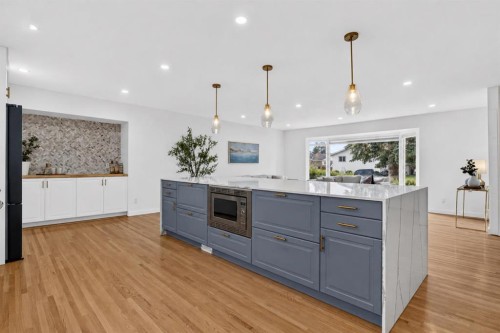 10719 Mapleglen Crescent Se, Calgary, AB - Indoor Photo Showing Kitchen With Upgraded Kitchen