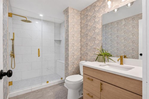 10719 Mapleglen Crescent Se, Calgary, AB - Indoor Photo Showing Bathroom