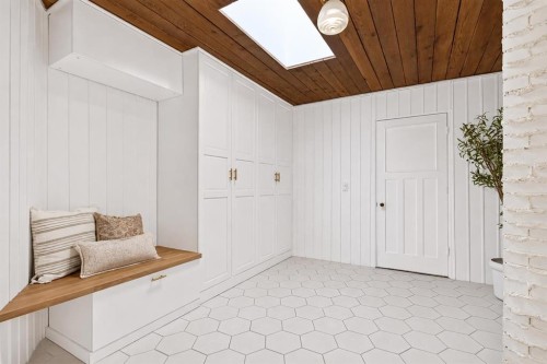 10719 Mapleglen Crescent Se, Calgary, AB - Indoor Photo Showing Other Room