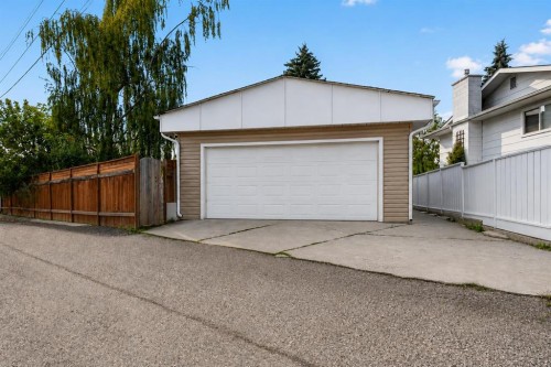 10719 Mapleglen Crescent Se, Calgary, AB - Outdoor With Exterior