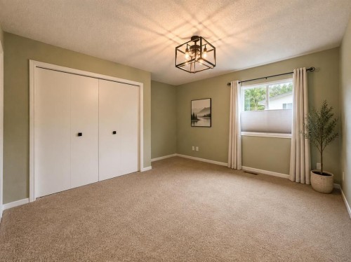 2-717 Centre Street, Vulcan, AB - Indoor Photo Showing Other Room