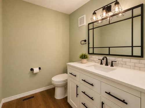 2-717 Centre Street, Vulcan, AB - Indoor Photo Showing Bathroom