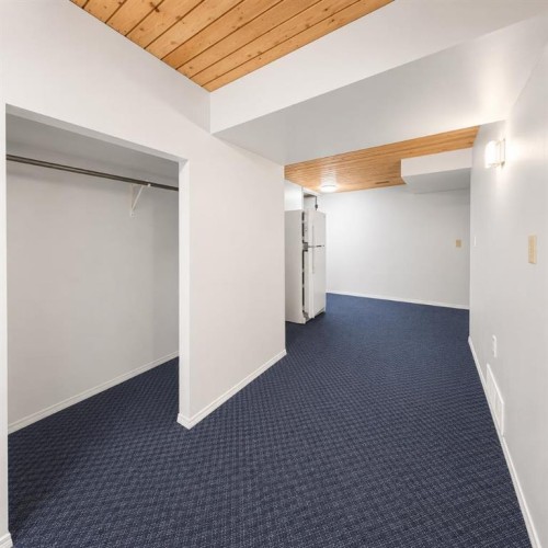 2-717 Centre Street, Vulcan, AB - Indoor Photo Showing Other Room