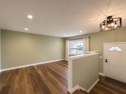2-717 Centre Street, Vulcan, AB - Indoor Photo Showing Other Room