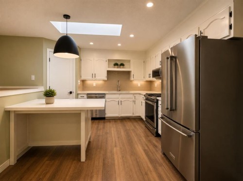 2-717 Centre Street, Vulcan, AB - Indoor Photo Showing Kitchen