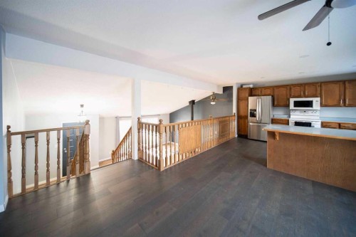 332 11 Avenue, Three Hills, AB - Indoor Photo Showing Kitchen