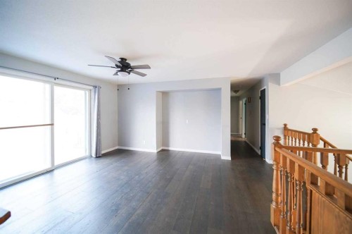 332 11 Avenue, Three Hills, AB - Indoor Photo Showing Other Room
