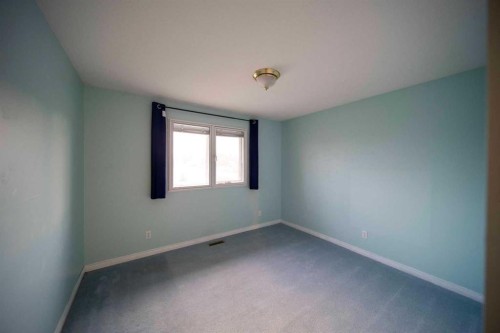 332 11 Avenue, Three Hills, AB - Indoor Photo Showing Other Room