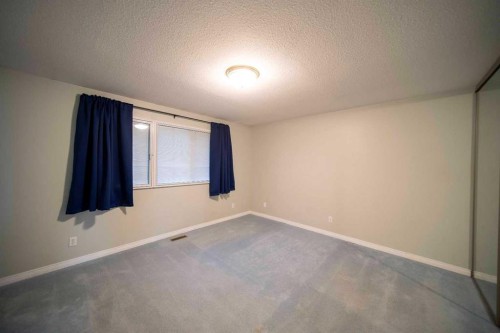 332 11 Avenue, Three Hills, AB - Indoor Photo Showing Other Room