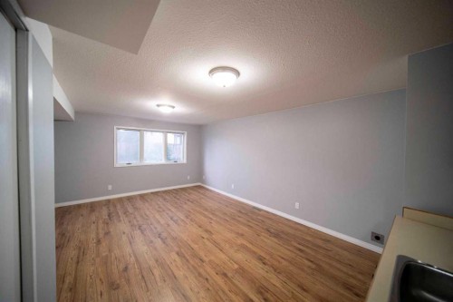 332 11 Avenue, Three Hills, AB - Indoor Photo Showing Other Room