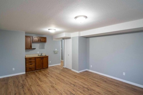 332 11 Avenue, Three Hills, AB - Indoor Photo Showing Other Room
