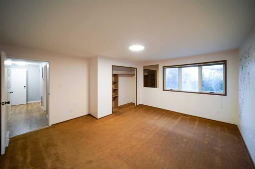332 11 Avenue, Three Hills, AB - Indoor Photo Showing Other Room