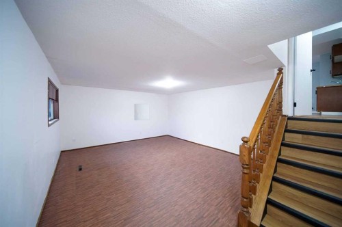 332 11 Avenue, Three Hills, AB - Indoor Photo Showing Other Room