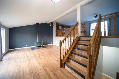 332 11 Avenue, Three Hills, AB - Indoor Photo Showing Other Room
