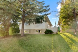1427 43 Street NE Calgary, AB T2A 3L5