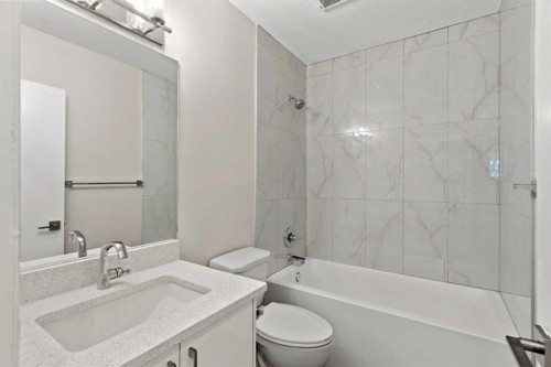 1527 52 Street Se, Calgary, AB - Indoor Photo Showing Bathroom