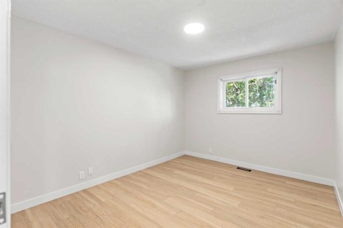 1527 52 Street Se, Calgary, AB - Indoor Photo Showing Other Room