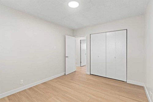 1527 52 Street Se, Calgary, AB - Indoor Photo Showing Other Room