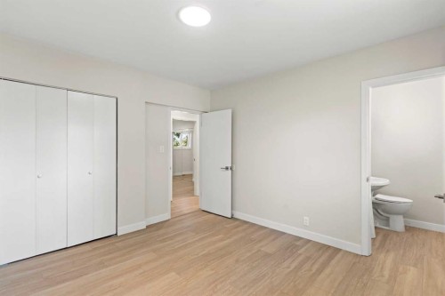 1527 52 Street Se, Calgary, AB - Indoor