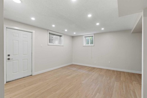 1527 52 Street Se, Calgary, AB - Indoor