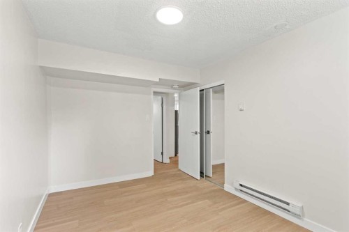 1527 52 Street Se, Calgary, AB - Indoor Photo Showing Other Room