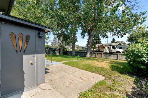 1527 52 Street Se, Calgary, AB - Outdoor