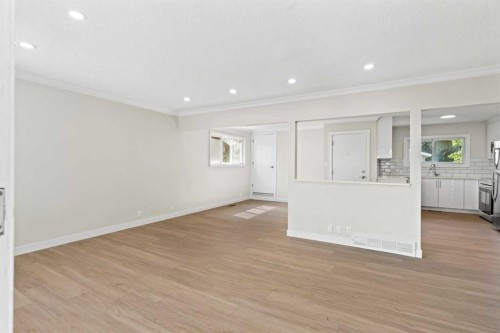 1527 52 Street Se, Calgary, AB - Indoor Photo Showing Other Room
