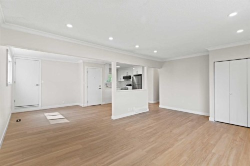 1527 52 Street Se, Calgary, AB - Indoor