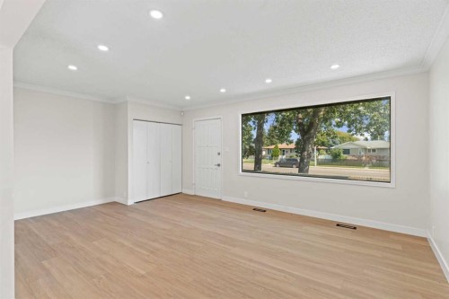 1527 52 Street Se, Calgary, AB - Indoor Photo Showing Other Room