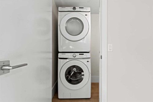 1527 52 Street Se, Calgary, AB - Indoor Photo Showing Laundry Room