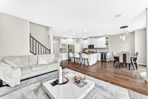 23 Everoak Bay Sw, Calgary, AB - Indoor Photo Showing Living Room