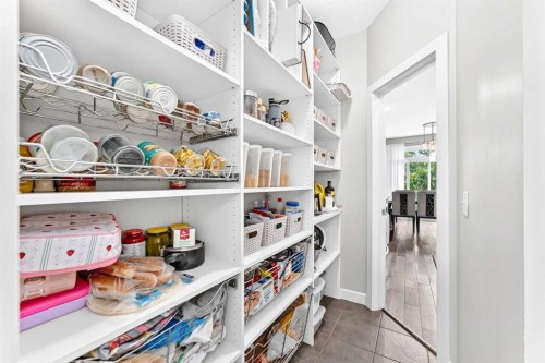 23 Everoak Bay Sw, Calgary, AB - Indoor With Storage