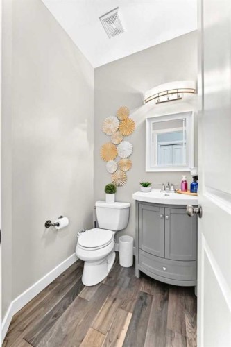 23 Everoak Bay Sw, Calgary, AB - Indoor Photo Showing Bathroom