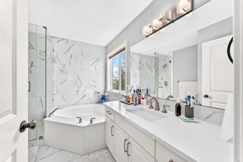 23 Everoak Bay Sw, Calgary, AB - Indoor Photo Showing Bathroom