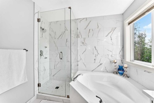 23 Everoak Bay Sw, Calgary, AB - Indoor Photo Showing Bathroom