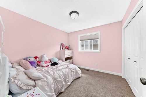 23 Everoak Bay Sw, Calgary, AB - Indoor Photo Showing Bedroom
