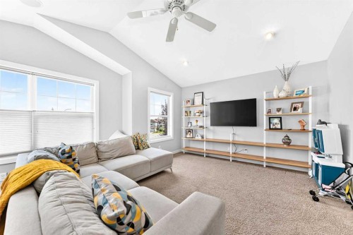 23 Everoak Bay Sw, Calgary, AB - Indoor Photo Showing Living Room