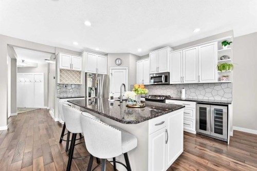 23 Everoak Bay Sw, Calgary, AB - Indoor Photo Showing Kitchen With Stainless Steel Kitchen With Upgraded Kitchen