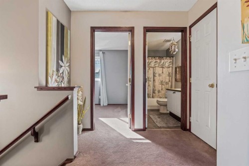 22 Hidden Valley Manor Nw, Calgary, AB 