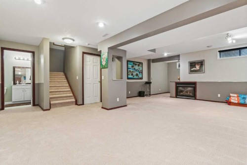 22 Hidden Valley Manor Nw, Calgary, AB 