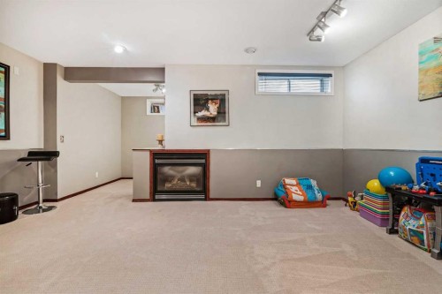 22 Hidden Valley Manor Nw, Calgary, AB 