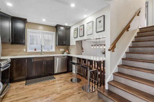 744 Riverbend Drive Se, Calgary, AB - Indoor Photo Showing Kitchen With Upgraded Kitchen