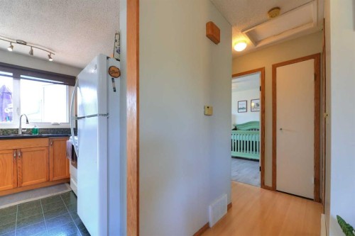 108 Pinecliff Way Ne, Calgary, AB - Indoor