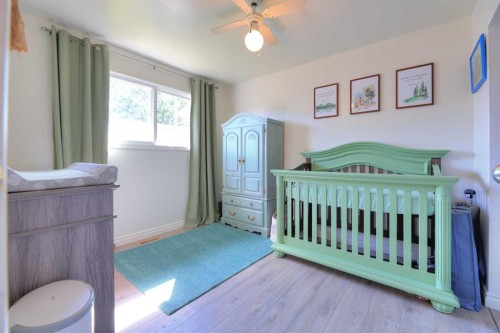 108 Pinecliff Way Ne, Calgary, AB - Indoor Photo Showing Bedroom