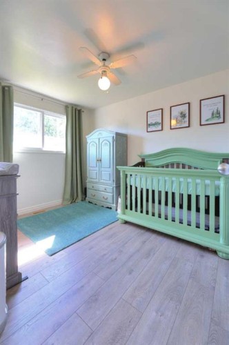 108 Pinecliff Way Ne, Calgary, AB - Indoor Photo Showing Bedroom