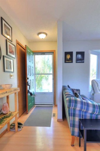 108 Pinecliff Way Ne, Calgary, AB - Indoor