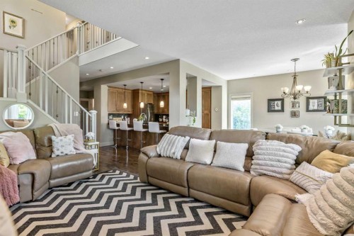 315 Mahogany Court Se, Calgary, AB - Indoor Photo Showing Living Room