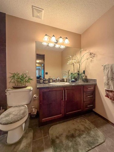 128 Chaparral Valley Drive Se, Calgary, AB - Indoor Photo Showing Bathroom