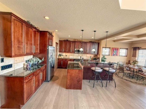 128 Chaparral Valley Drive Se, Calgary, AB - Indoor Photo Showing Kitchen