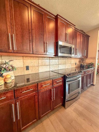 128 Chaparral Valley Drive Se, Calgary, AB - Indoor Photo Showing Kitchen